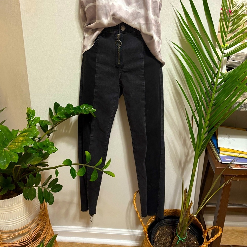 Vintage black high waisted ankle jeans, size small